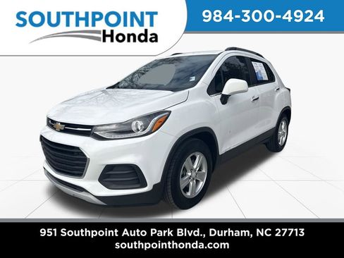 Used 2017 Chevrolet Trax LT w/ LT Convenience Package image 3