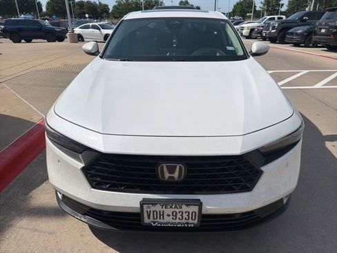 Used 2025 Honda Accord Touring image 2