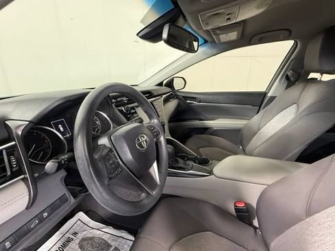 Used 2018 Toyota Camry LE w/ Convenience Package FWD image 16