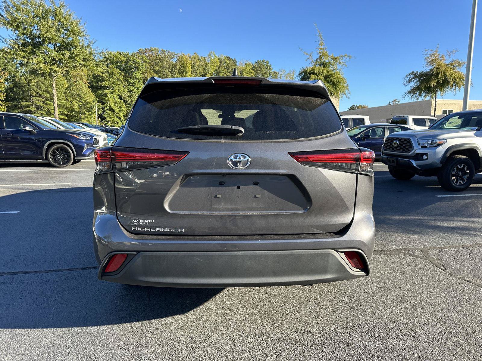 Used 2023 Toyota Highlander L FWD image 7