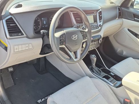 Used 2017 Hyundai Tucson SE FWD image 2
