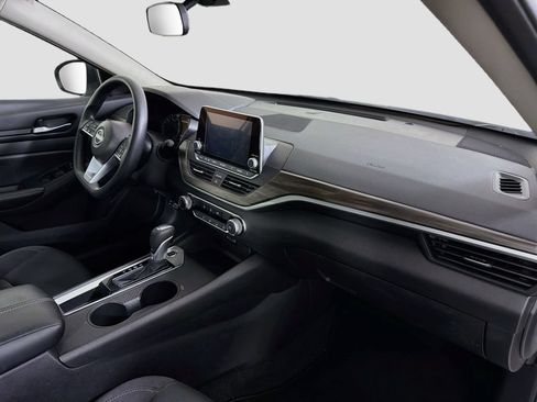 Used 2025 Nissan Altima 2.5 SV FWD image 28