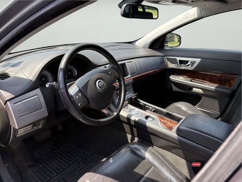 Used 2010 Jaguar XF Premium RWD image 7