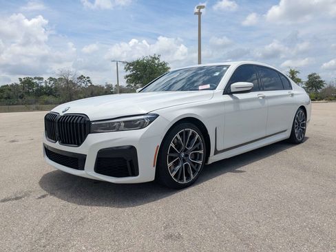 Used 2022 BMW 750i xDrive w/ M Sport Package AWD/4WD image 9