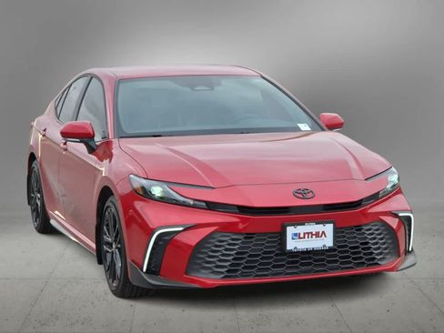 Used 2026 Toyota Camry SE w/ Convenience Package FWD image 3