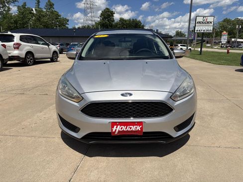 Used 2017 Ford Focus SE FWD image 2
