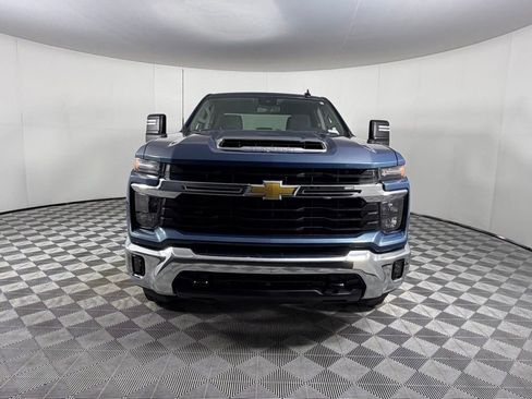 Used 2025 Chevrolet Silverado 2500 LT w/ Convenience Package image 11