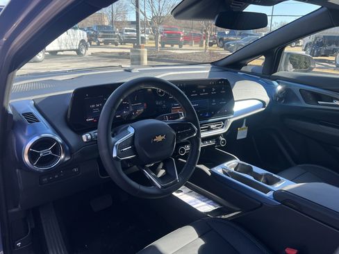 New 2026 Chevrolet Equinox EV LT AWD/4WD image 17