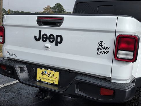 Used 2023 Jeep Gladiator Willys image 19
