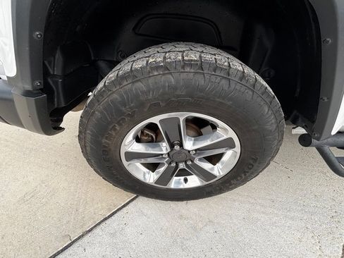 Used 2019 Jeep Wrangler Unlimited Sahara image 22