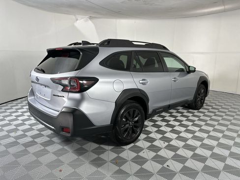 Used 2025 Subaru Outback Onyx Edition AWD/4WD image 8
