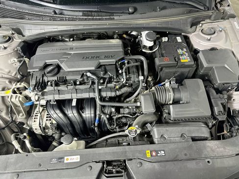 Used 2025 Hyundai Elantra Limited FWD image 9
