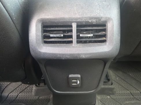 Used 2020 Chevrolet Equinox LT FWD image 18