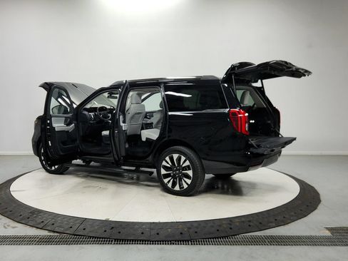 Used 2025 Ford Expedition Platinum w/ Driver's Package AWD/4WD image 14