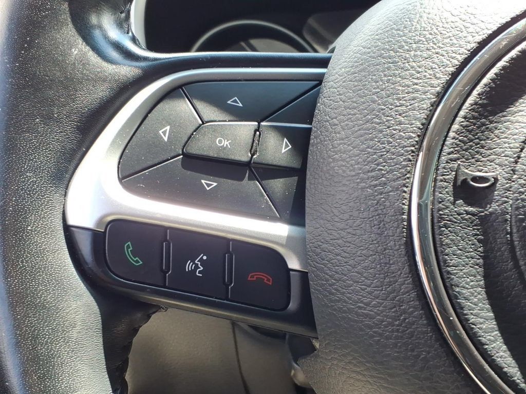 Used 2019 Jeep Compass Latitude AWD/4WD image 16