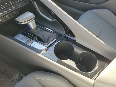 Used 2024 Hyundai Elantra SEL w/ Convenience Package image 14