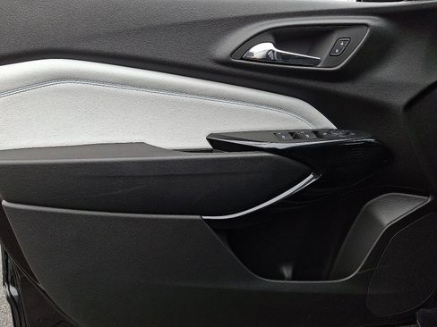 Used 2024 Chevrolet Trax LT w/ Driver Confidence Package image 12