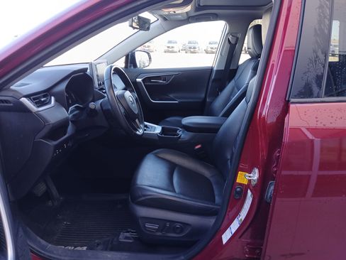 Used 2019 Toyota RAV4 Limited w/ Cold Weather Package image 8