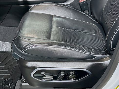 Used 2022 Jeep Grand Cherokee L Overland w/ Advanced Protech Group III image 18