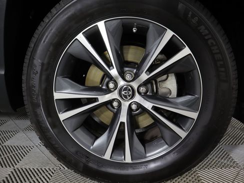 Used 2016 Toyota Highlander XLE image 32