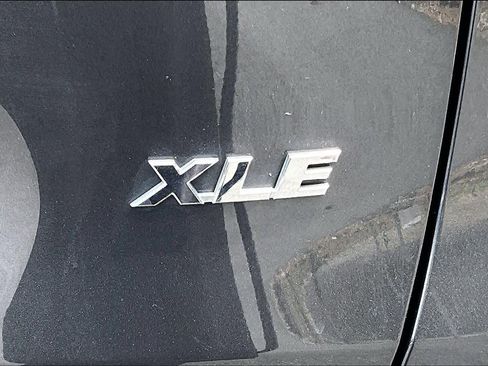 Used 2023 Toyota RAV4 XLE Premium FWD image 10
