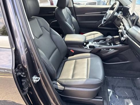 Used 2025 Kia Telluride S AWD/4WD image 9