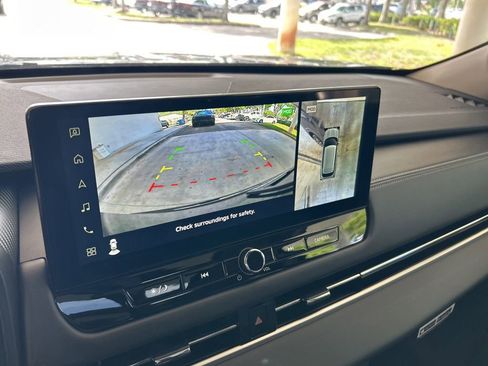 New 2025 Mitsubishi Outlander SE image 10