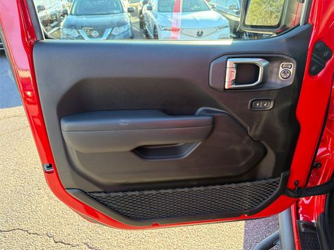 Used 2023 Jeep Gladiator Sport image 10