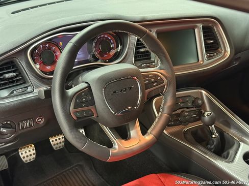 Used 2015 Dodge Challenger SRT Hellcat image 36