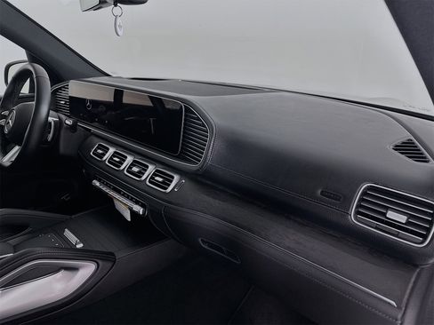 New 2026 Mercedes-Benz GLS 580 4MATIC image 33