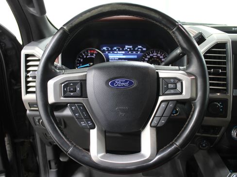 Used 2021 Ford F250 Platinum image 9