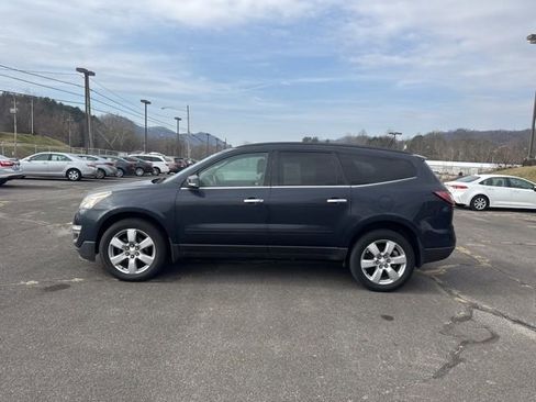 Used 2016 Chevrolet Traverse LT w/ Style and Technology Package FWD image 5