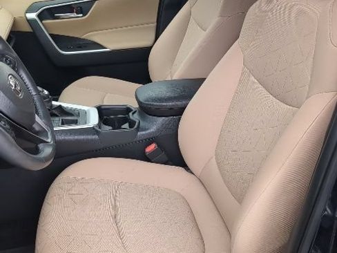 Used 2020 Toyota RAV4 XLE w/ Convenience Package AWD/4WD image 11