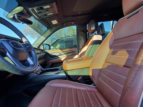 Used 2024 GMC Yukon Denali Ultimate image 3