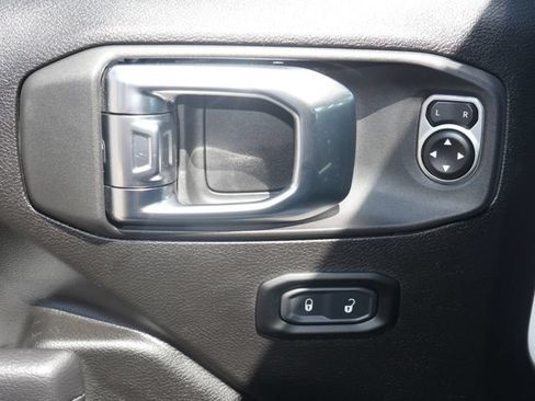Used 2025 Jeep Wrangler Sport AWD/4WD image 12