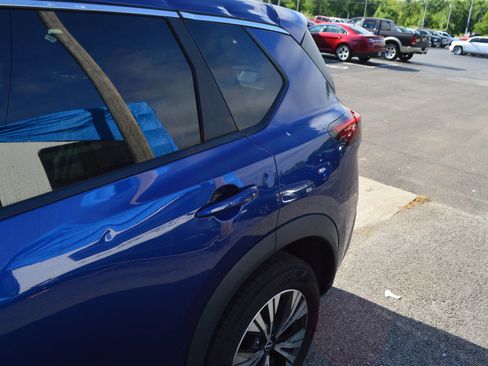 Used 2023 Nissan Rogue SV FWD image 4