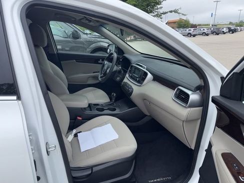 Used 2017 Kia Sorento AWD image 5