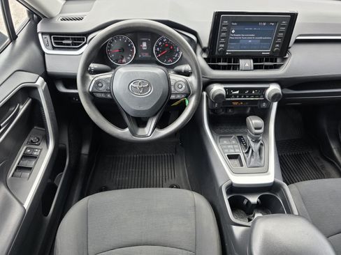 Used 2021 Toyota RAV4 LE AWD/4WD image 4