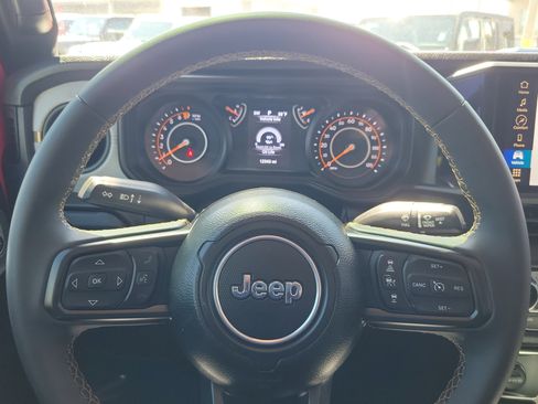 Used 2024 Jeep Gladiator Sport image 16