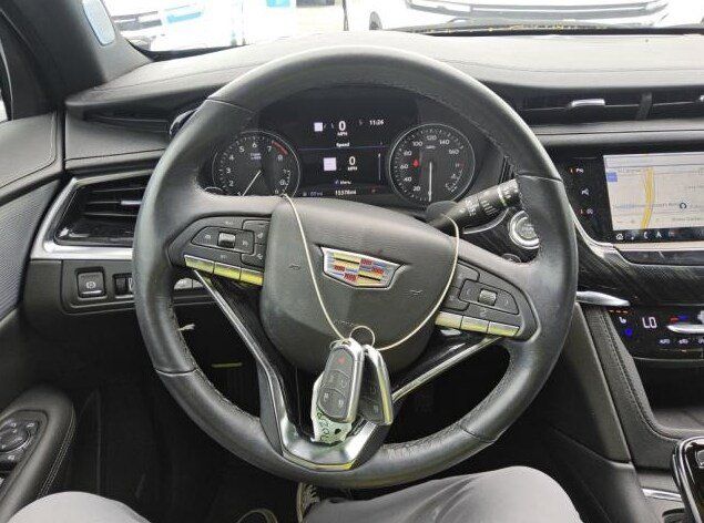 Used 2024 Cadillac XT6 Premium Luxury w/ Technology Package FWD image 8