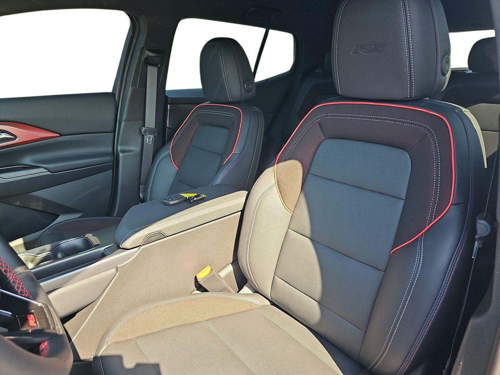 Used 2024 Chevrolet Equinox EV RS FWD image 12