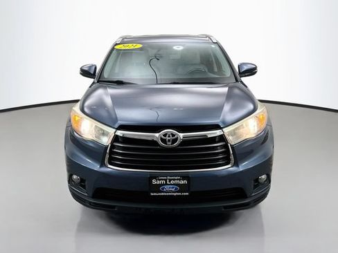 Used 2016 Toyota Highlander XLE AWD/4WD image 2