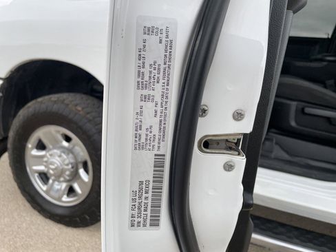 Used 2024 RAM 2500 Tradesman w/ Chrome Appearance Group AWD/4WD image 38