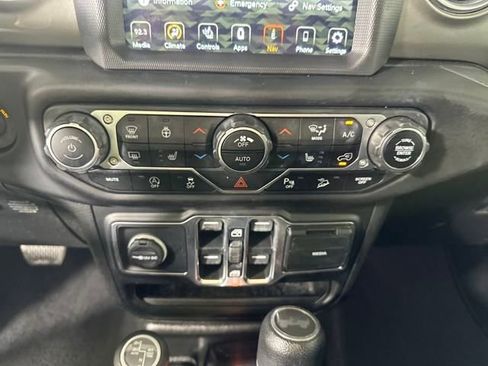 Used 2020 Jeep Wrangler Unlimited Sahara image 24