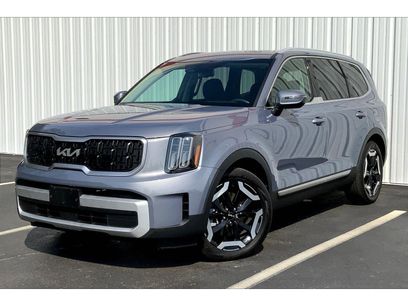 Used 2024 Kia Telluride EX w/ EX Captain's Chair Package