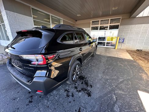 Certified 2025 Subaru Outback Onyx Edition image 3