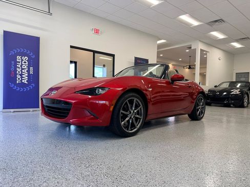 Used 2017 MAZDA MX-5 Miata Grand Touring RWD image 13