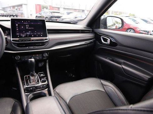 Used 2025 Jeep Compass Trailhawk AWD/4WD image 25