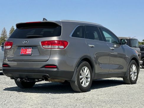 Used 2016 Kia Sorento LX w/ LX Convenience Package FWD image 3