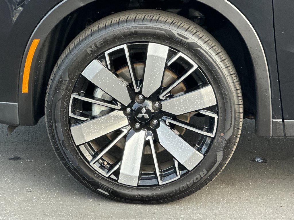 Used 2025 Mitsubishi Outlander SE AWD/4WD image 23